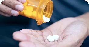 pain-medication-hand